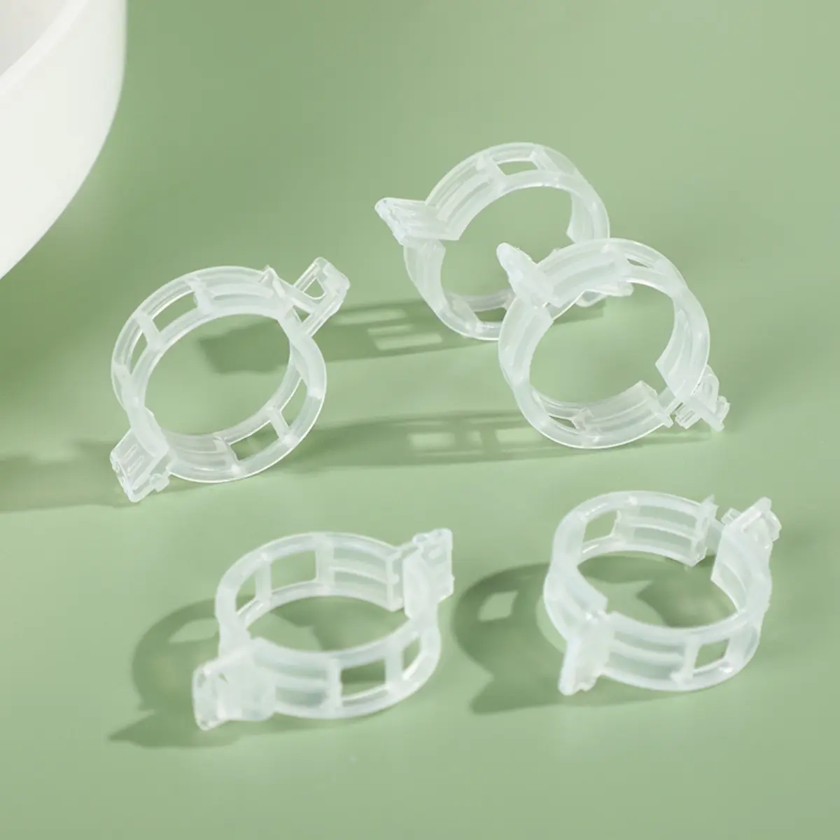 100-Pack Plant Support Clips – Sturdy Tomato & Vine Trellis Clips for Healthy Vegetables (White) Garden Supplies