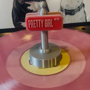Pretty Girl Ave Turntable Spinner!