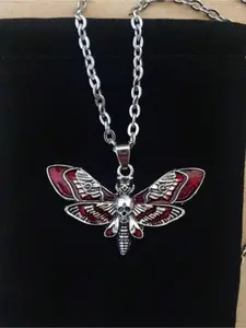 Unique Vintage Blood Red Death Moth Head Hawkmoth Gothic Witchy Skull Pendant Silvery Chain Necklace Punk Gothic Halloween Party Jewelry Jewelry Accessory