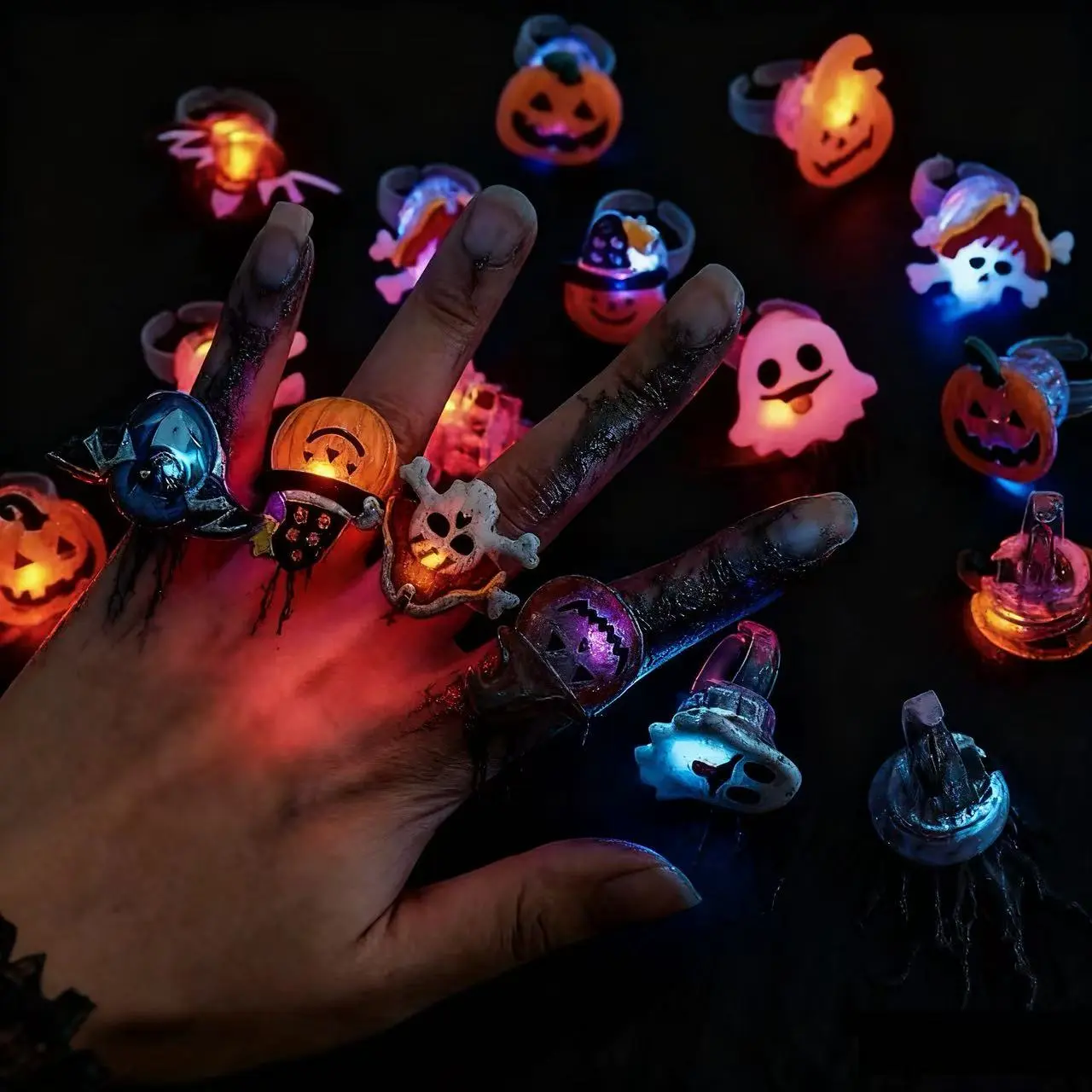 50PCS Halloween LED Light Up Rings – Pumpkin & Skull Party Favors, Spooky Glow Toys for Kids & Adults, Fun Gift Exchange & Party Decorations