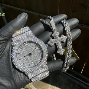 Iced Bling-Out Religious Cross Hip Hop Pendant Necklace Trendy DIY Couple Design with Rhinestones Cuban Chain Men and Women – Ideal for Parties, Everyday Wear, and Special Occasions Exquisite Jewelry Piece Birthday Gifts