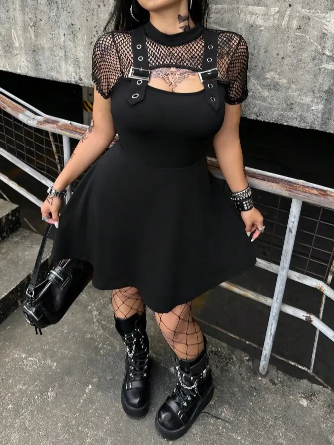 GADGEET Plus Size Women's Round Neck Casual Bold Avant-Garde Dark Punk Style Mesh Patchwork Eyelet Webbing Decor Short Sleeve Dress, Hollow Neckline Mesh Design, Casual Punk Music Festival Coachella Plus Size Punk Hollow Patchwork Short Sleeve Dress