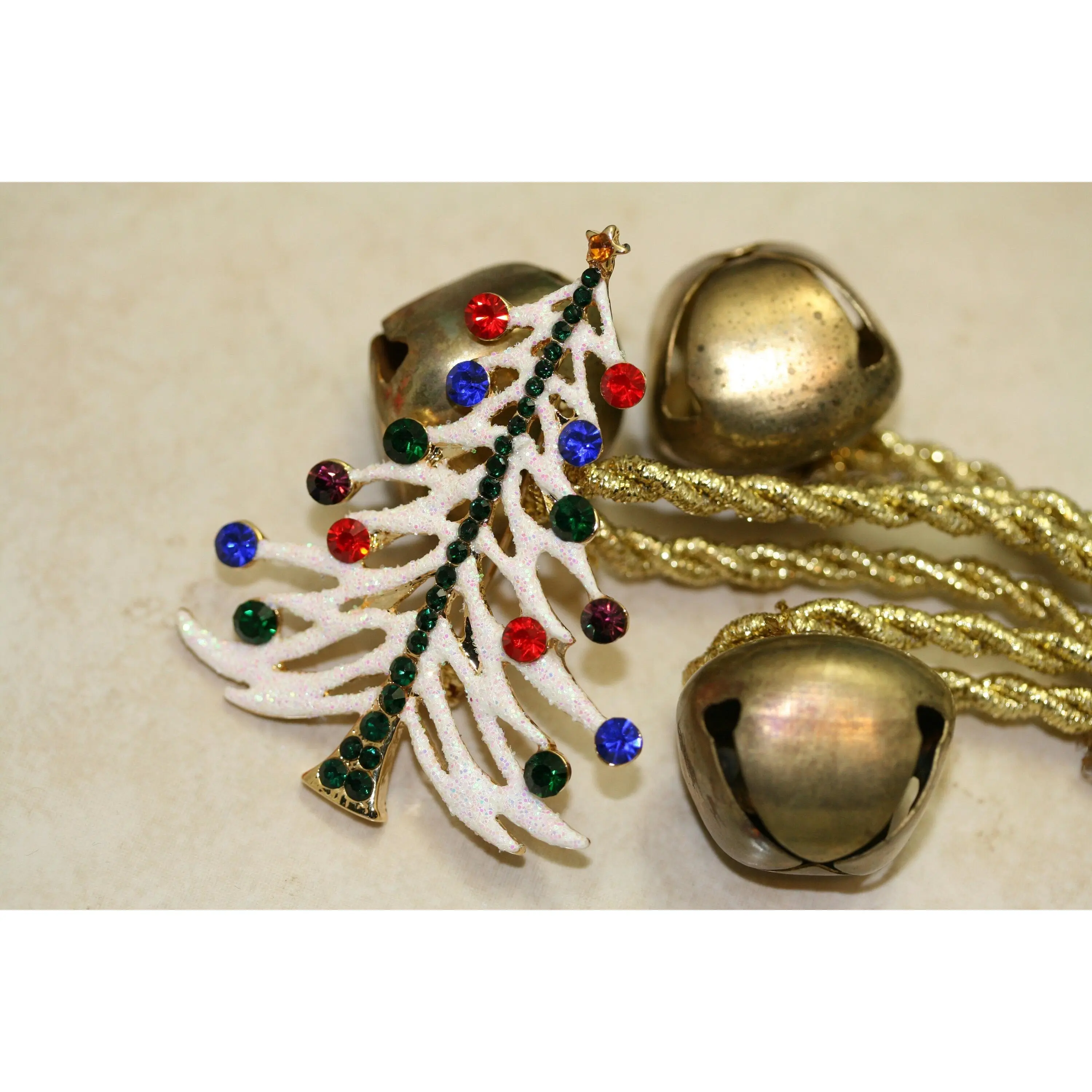 Gold-Tone Openwork Christmas Tree Brooch Pin with Enamel, Sparkling Rhinestones and Star Details - Lightweight Retro Vintage Unisex Holiday Party Jewelry