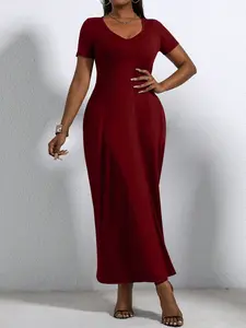 A set of women's casual wine red dress, short sleeved V-neck slim fit, Fitted and slimming long dress, versatile, stylish, Aesthetic commuting long dress, suitable for all seasons, suitable for home, indoor, and outdoor wear
