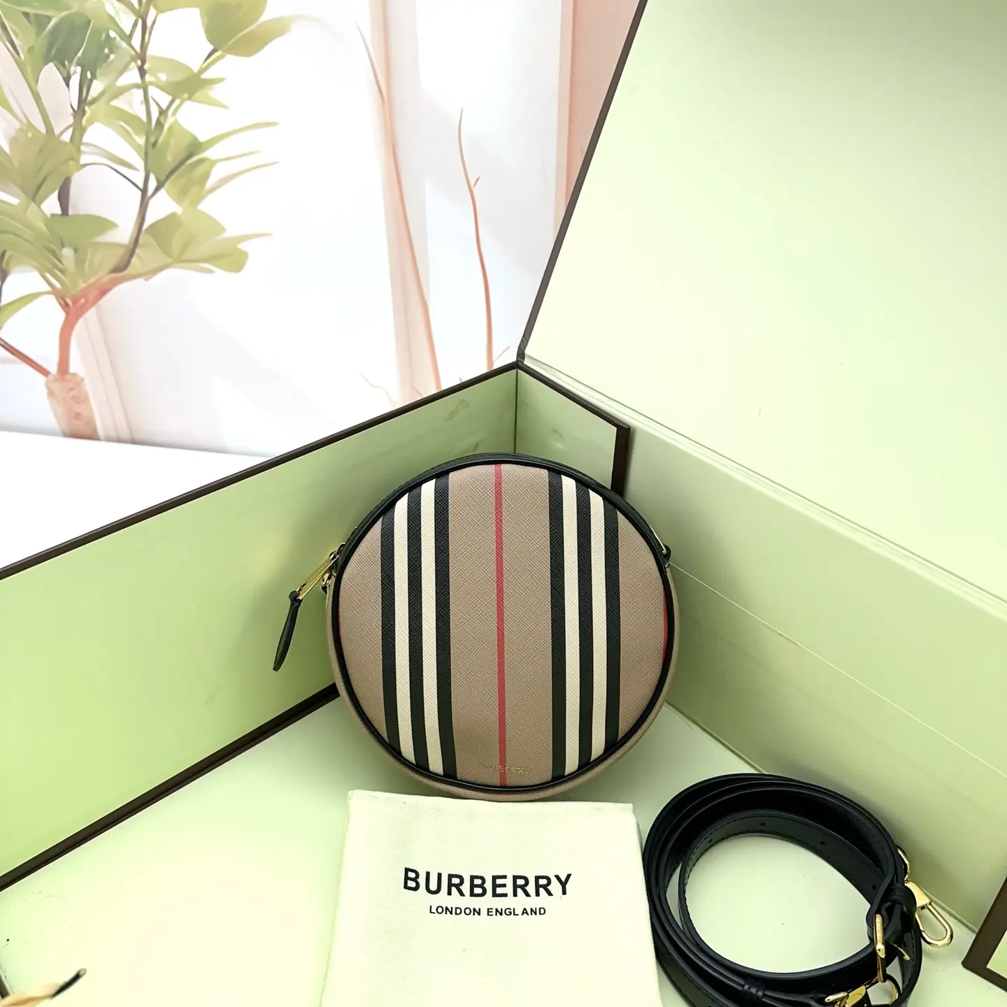 Pre-owned BURBERRY Icon Stripe Round Crossbody Bag 0809 raye 21958925