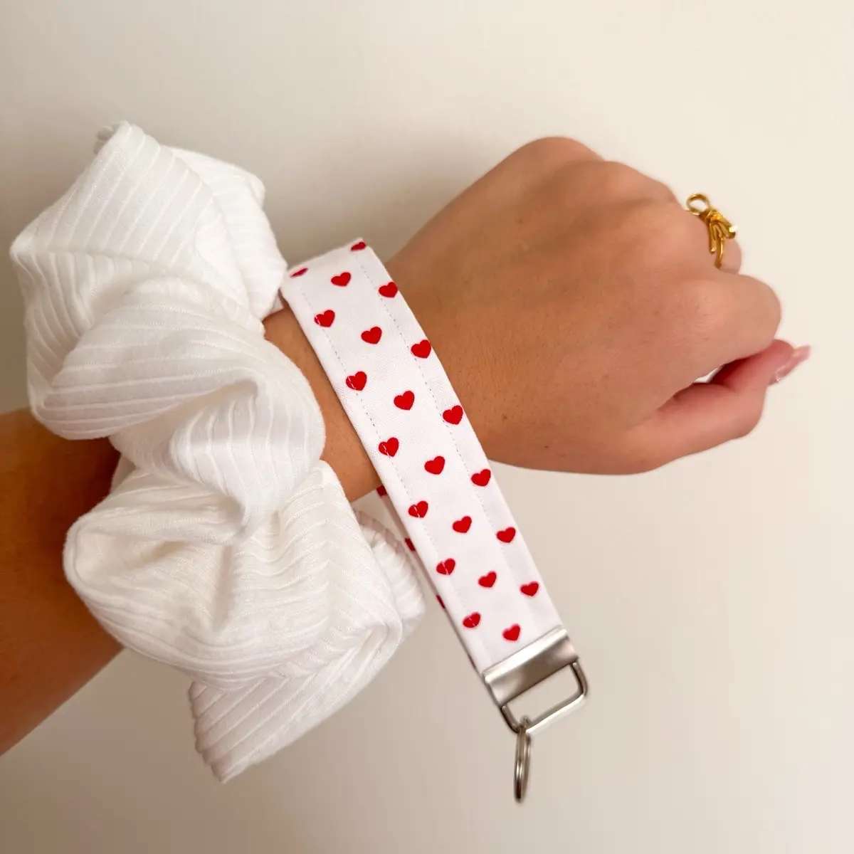 Red Hearts Keychain Wristlet - Key Fob for Valentine's Day, Keyring Design, Ideal for Everyday Use