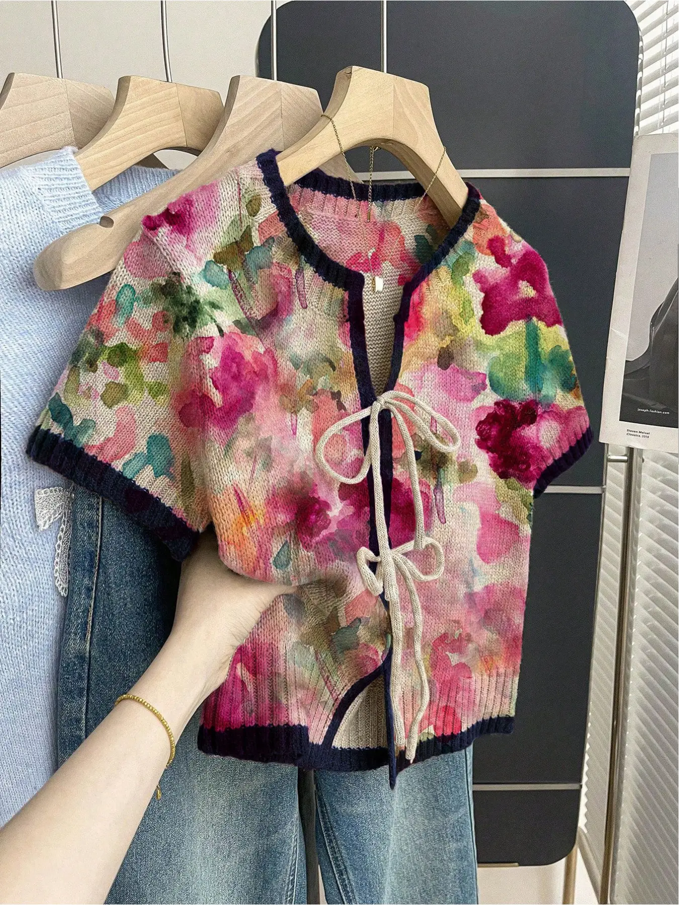 Bohemian casual vacation style loose round neck Floral tie-dye print short-sleeve knit top, front tie design, contrast piping, khaki, women's spring and summer casual top, Womenswear