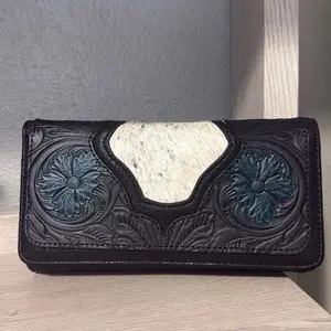 TRINITY RANCH TOOLED COWHIDE WALLET