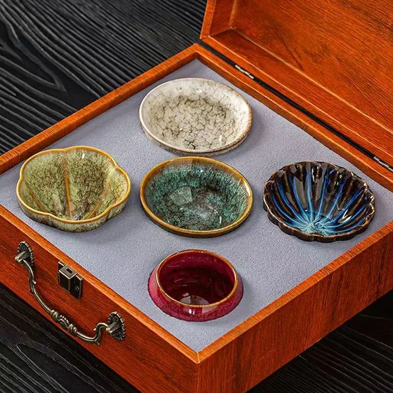 The Palace Museum's cultural and creative souvenir set including a set of Yawan Jianzhan tea cups, five cups, Gongfu tea sets, owner's cup, tea bowl, and gift box.