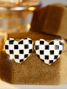 Stylish and versatile black-and-white checkered heart-shaped ladies' stud earrings Exquisite ladies' jewellery designed exclusively for women The perfect birthday gift for her Stud Earring Jewelry