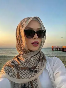 Women's Geometric Chain-Print Scarf Hijab, Breathable Ramadan Fashion Accessory, All-Season Comfort Design