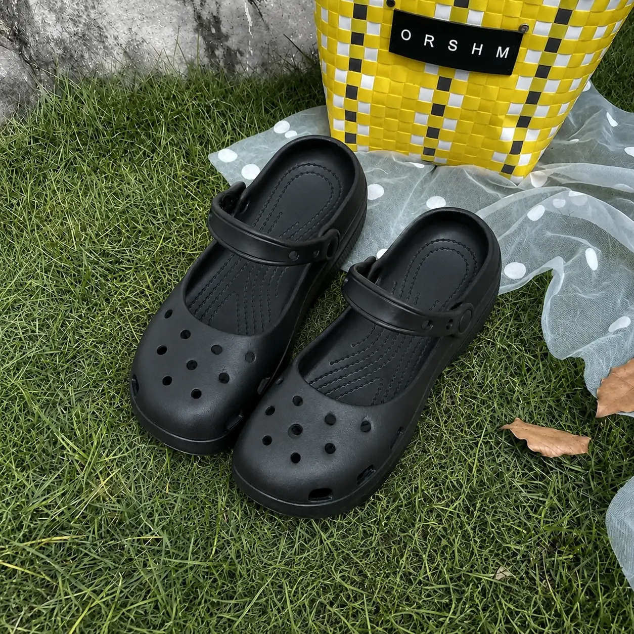 Women's Mary Jane Clogs - Casual EVA Platform Hole Shoes with Arch Support, Soft Cushioned Comfort, Adjustable Heel Strap Design for Summer Outdoor, Trendy Season Footwear, Casual Clogs, Slip On Sandals, Women Footwear, EVA Material, Daily Beach Shoes