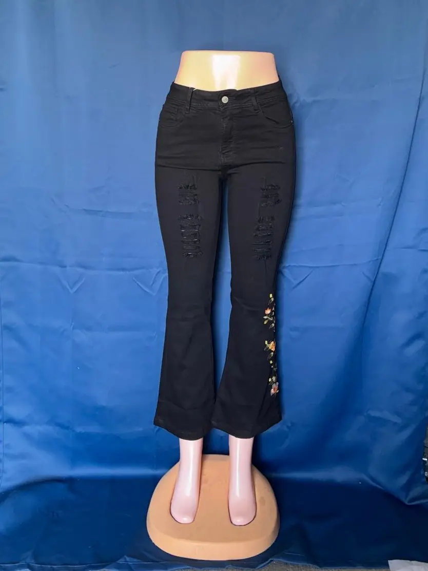Pantalon campana con bordado