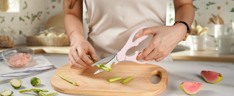 Astercook 14-Piece Professional Kitchen Knife Set – High Carbon Stainless Steel Chef, Bread, Santoku & Steak Knives with Hardwood Block, Ideal Valentine’s Day Gift Pink Wooden