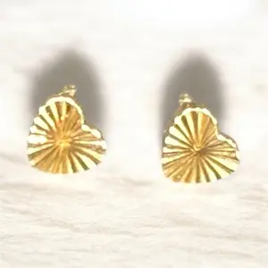 Diamond Heart Stud Earrings, Jewelry Accessories with Precision Cut Lines