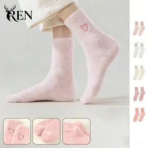 5-Pack Women's Cute Heart-Shaped Socks 5-Packs Smooth Fluffy Warm Mid-Calf Comfortable Multi-Piece Basic Style for Autumn Winter Wear Bright Plush Socks