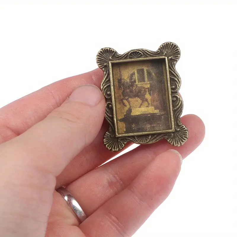 1 Piece Vintage European Dollhouse Picture Frame Antique Mini Furniture Elegant Border for 1:12 Scale Victoria Edwardian Decor, Diorama Model Gift, Miniature Furniture