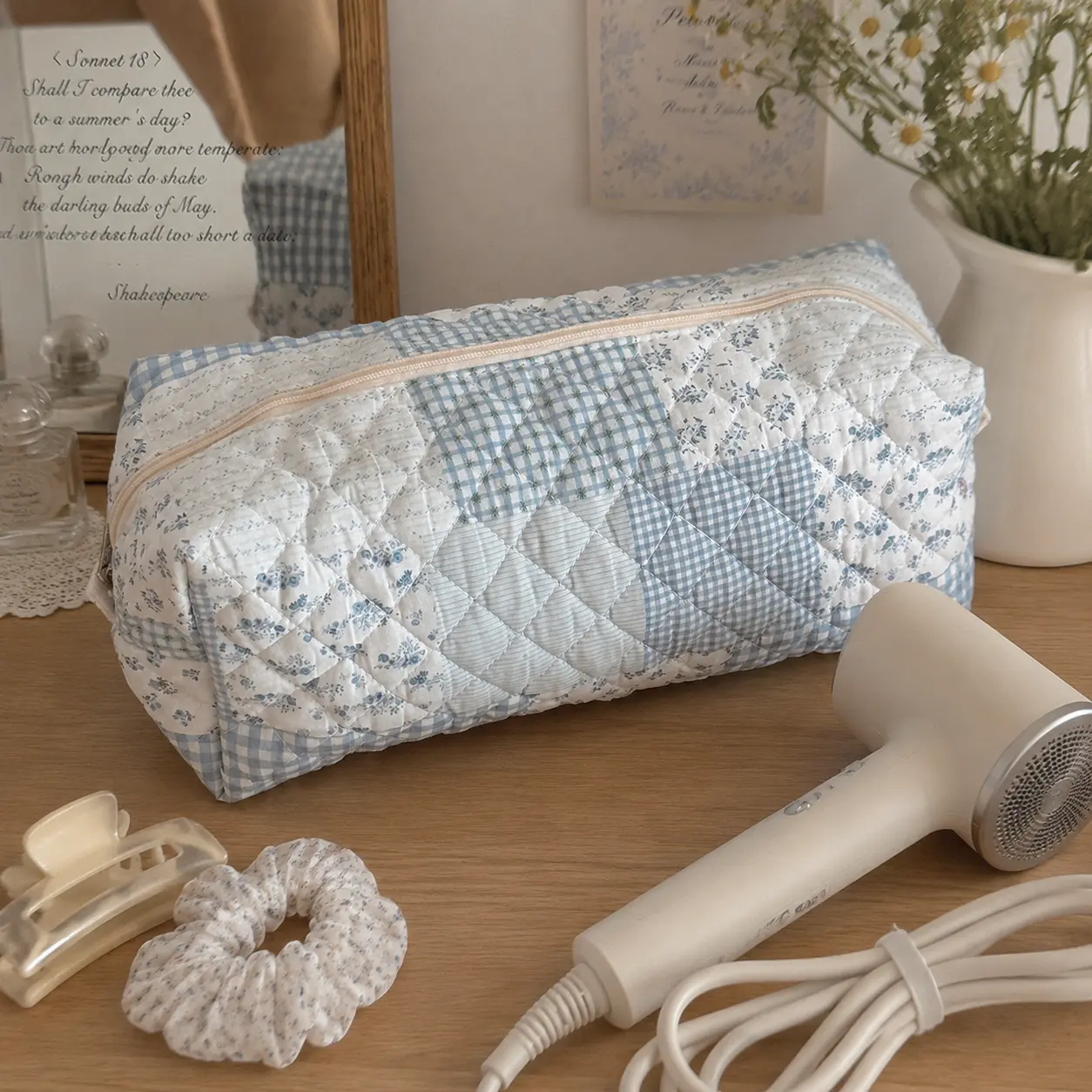 Quilted Travel Case with Korean-Style Floral Patchwork, Large Capacity Pouch for Hair Dryer & Hot Tools, built-in organizer make-up bags, Polyester, Diamond Quilted, Organizer Built-In, Patchwork Floral, Zipper Closure