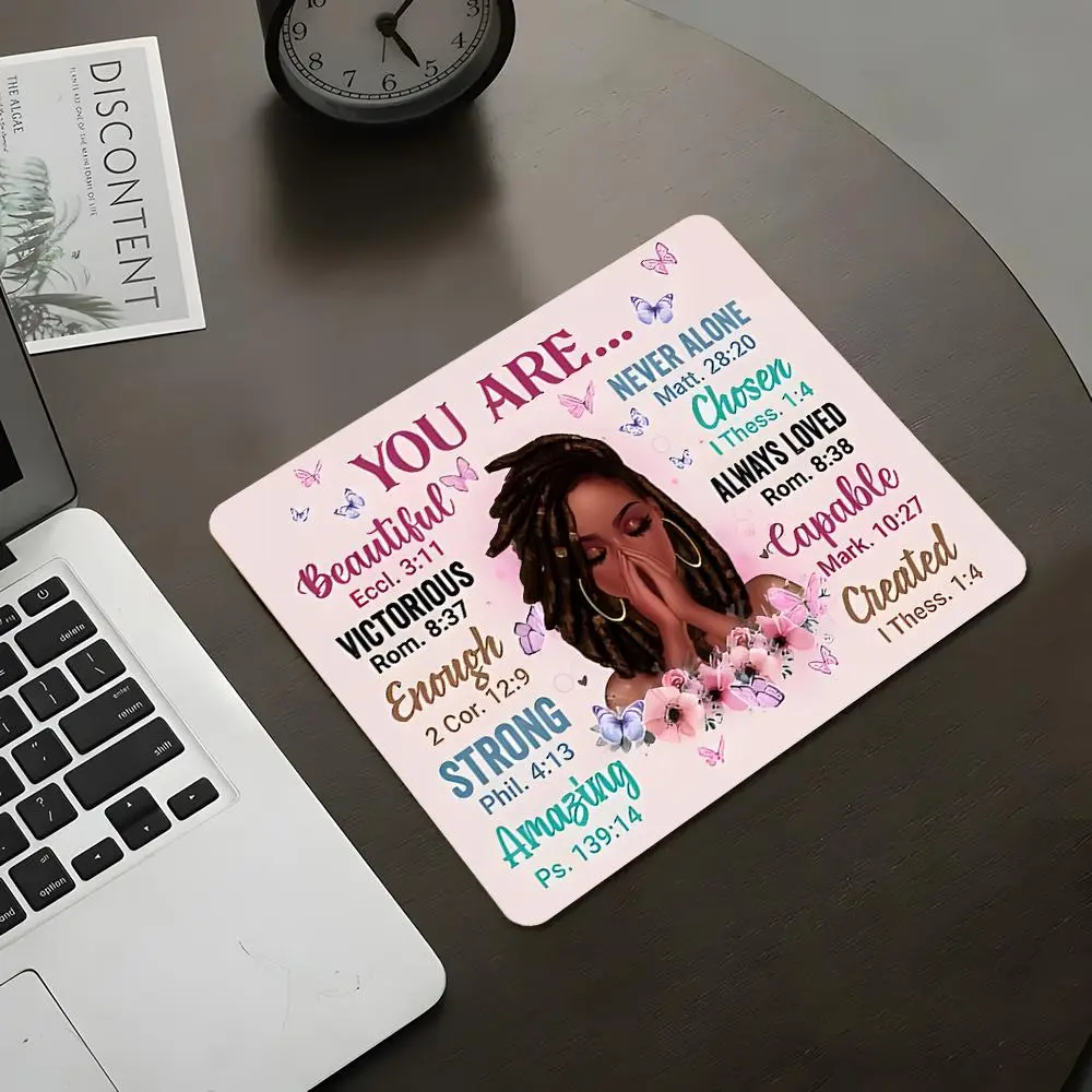 Letter & Girl Pattern Mouse Pad, Rectangle Gaming Mouse Pad, Computer Mouse Pad, Office Desk Keyboard Mat for Home Office Desk, Gaming Mousepad, Mouse Pad for Laptop, Desk Accessories
