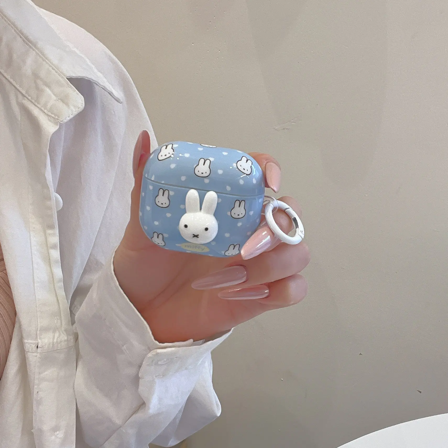 Minimalist Blue Background Cute Miffy Rabbit Earphone Case, Earphone Protective Cover for Apple AirPods Pro 2 and AirPods 3, Stylish Circular Design Compatible with AirPods 2, 4