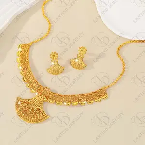 Middle Eastern Fashion Women's Exquisite Fan Necklace Dubai 24K Gold-Plated Elegant Flower Earrings Bridal Jewelry Set