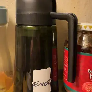 2 Count Light Blockage Dark Oil Sprayer for Cooking, 2 in 1 Olive Oil Dispenser Bottle for Kitchen, Green Glass Oil Bottle, Food-Grade Oil Mister for Air Fryer