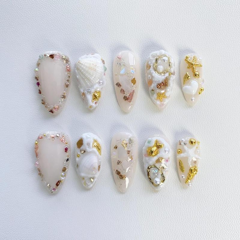 White & Gold press on nails long almond nails/shell nails/Princess nails/Elegant nails/birthday nails/white nails/gold nails/winter nails
