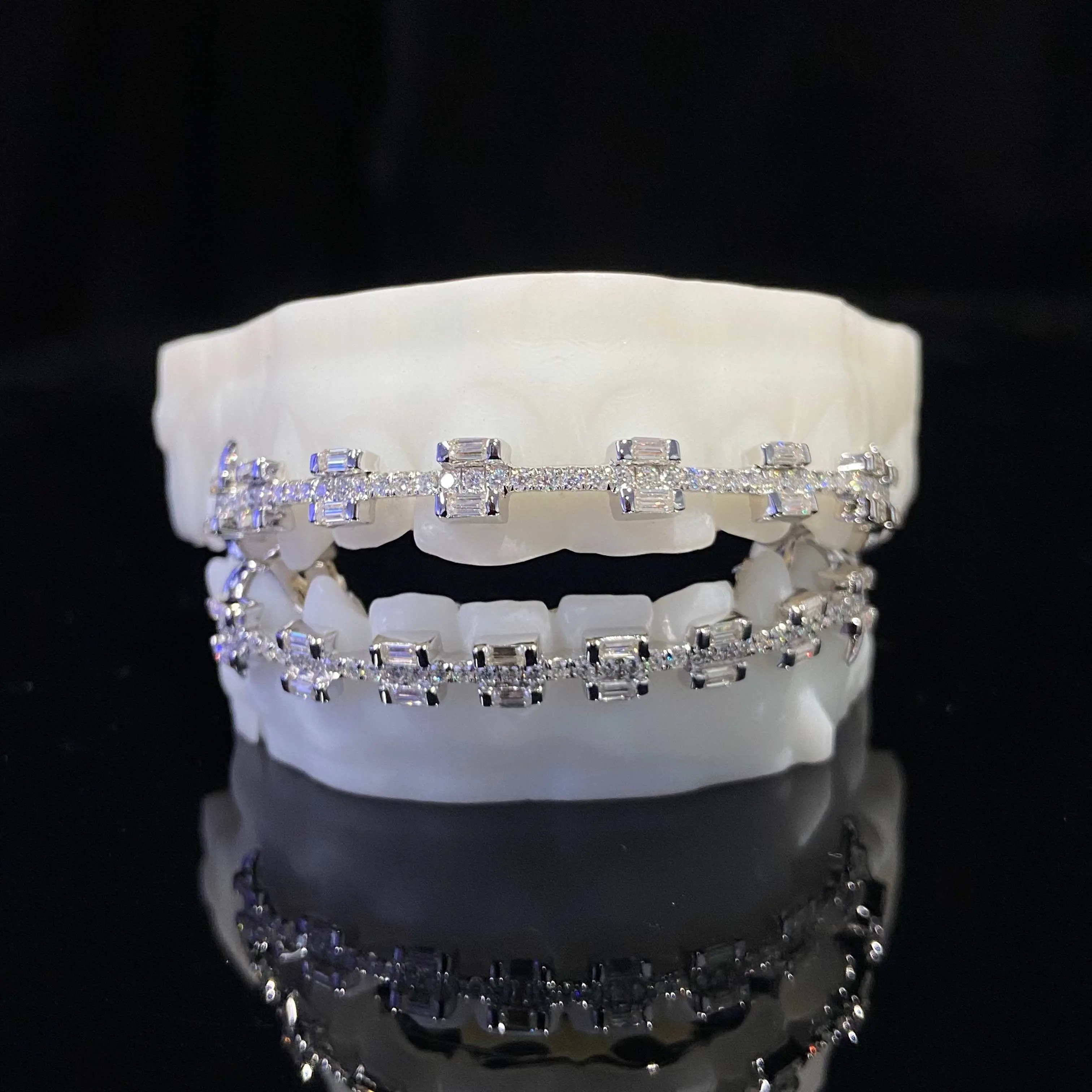 Custom Hip Hop Emerald Round Cut Braces 925 Silver Iced Out VVS Diamond Moissanite Teeth Grillz