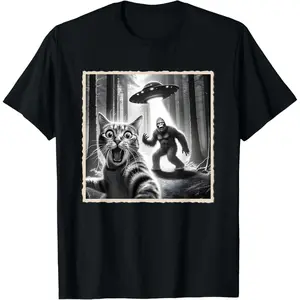 Cat Selfie With Bigfoot &amp;   UFO |   Funny Sasquatch &amp;   Cat T-Shirt Graphic tees