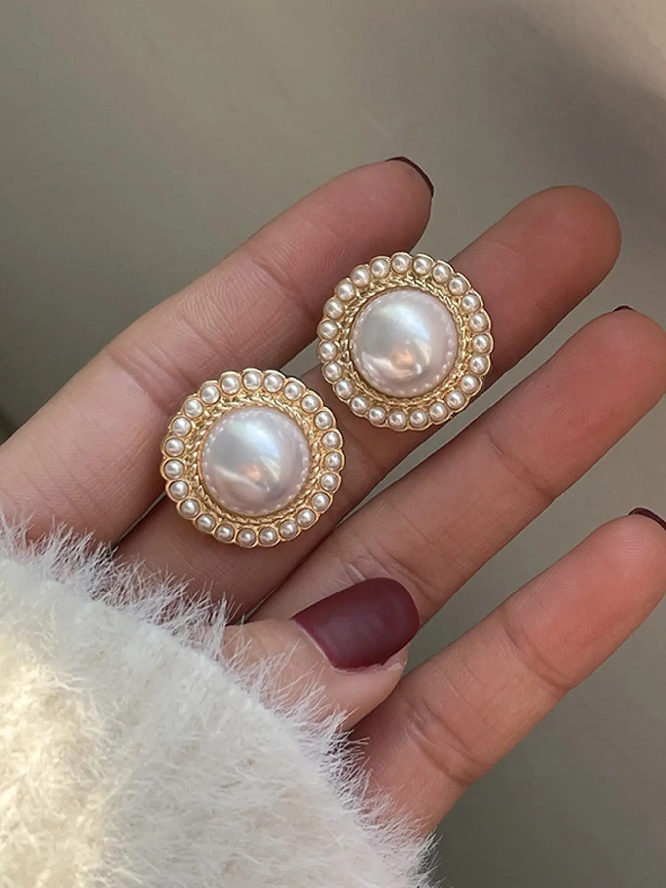 A pair of elegant, light luxury, simple geometric design imitation pearl embellished stud earrings are suitable for ladies to wear daily Fashion Earring Faux Pearl Jewelry