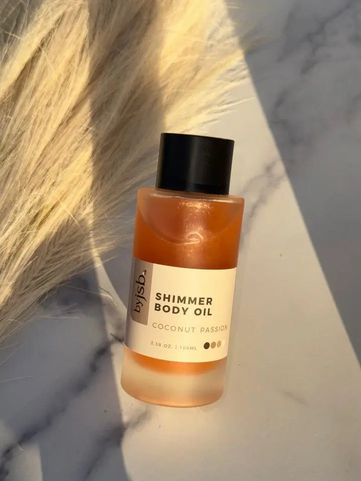 byjsb Shimmer Body Oil Coconut Passion 500g - Illuminating Radiant Body Oil with Sunflower, Jojoba, Rice Bran & Mica Powder for Hydrating and Elegant Finish