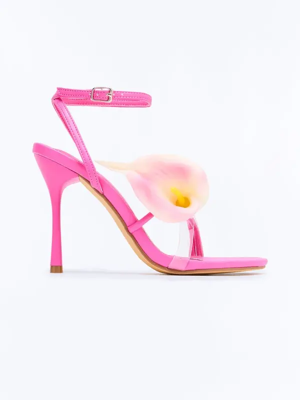 Women Warm Waters Flower 3.5" High Heel Sandal Round Toe Flower 3D Applique