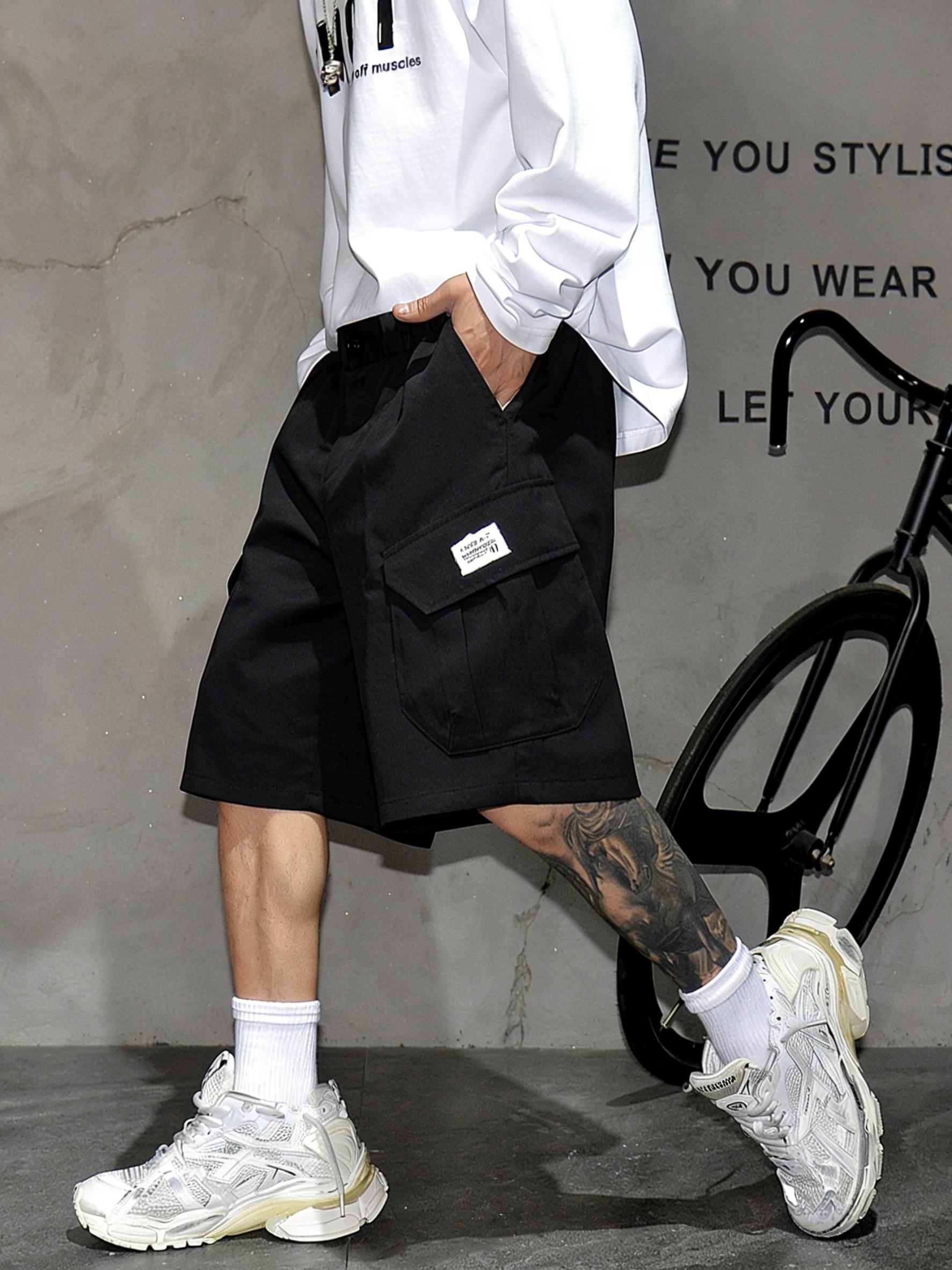 Men’s cargo shorts — new for summer. Camouflage tactical shorts with multiple pockets and a loose fit; knee-length streetwear casual design featuring distinctive cargo pocket details, buttons, and buckles—perfect for summer leisure and street gatherings.