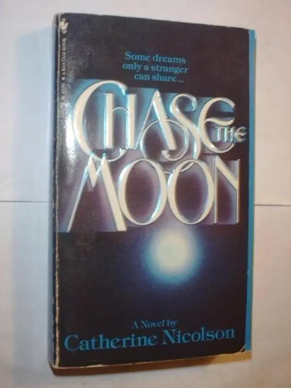 USED Book - Chase The Moon by Catherine Nicolson (Paperback) - english