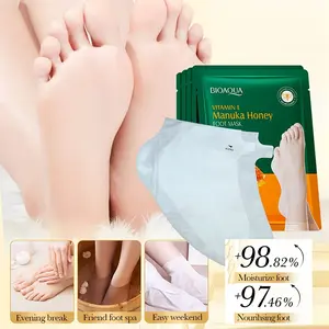 10-pack Vitamin E and Manuka Honey Deep Moisturizing Foot Mask, designed specifically for dry, cracked feet. Ideal for winter skincare, foot spas, and home spa treatments. Light beige color, nourishes sensitive skin.
