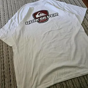 Vintage Y2k DEADSTOCK Quiksilver Red Logo Surfwear Graphic T-Shirt