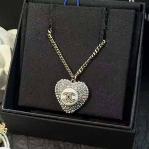 Pre-owned Chanel 22B Rhinestone Studded Pendant with a Central CC Logo Necklace 0513GIA