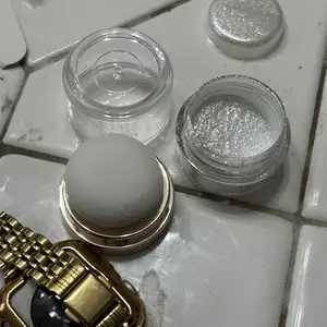 Shimmering Highlighter Face Body Powder, Long-Lasting Glitter Highlighter Powder & Glowy Highlighter, Radiant Glow Illuminator Powder for Stunning Makeup, Enhancing Bronzer, Glow Seeker Highlighter with Pearlescent Shine, Glitter Sparkle Makeup