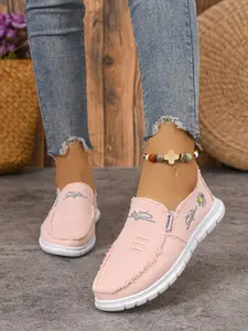 2026 New Daisy Embroidered Canvas Shoes for Women, Soft Sole Anti-Slip Slip-On Casual Mom Shoes, Bohemian Flat Shoes, Fashionable All-Season Footwear