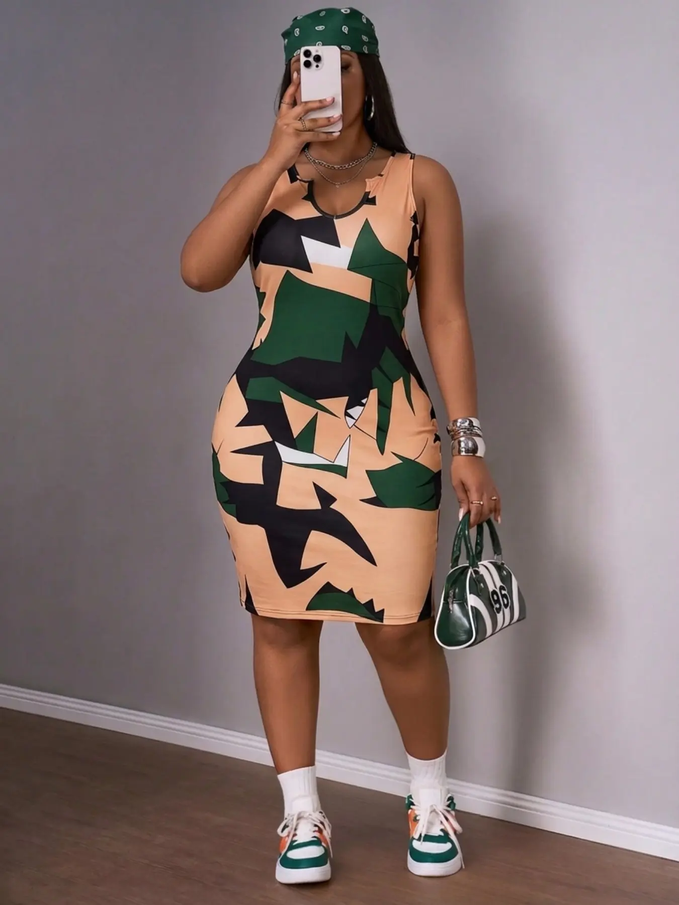 Women's Plus Size Abstract Camo Print Back Sleeveless Bodycon Cut Tight-Fitting Dress, Sleeveless Elastic Medium-Length Summer Casual Wear Dress, Modern Fashion Style, Camouflage