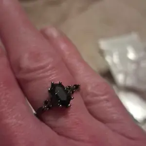 Elegant Black Ring, Vintage Crystal Ring with Rhombus Artificial Crystal, Stackable Women's Band Ideal for Birthdays, Anniversaries, Engagements and Daily Wear