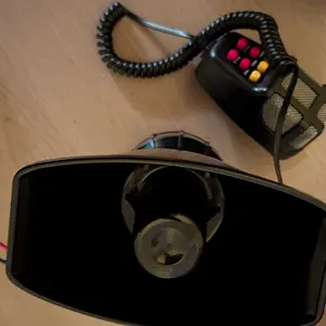 12V 80W 135dB 7-Tone Car Warning Siren Horn Mic PA Speaker System Auto Security Alarm Warning Amplifier Hooter Compact Design for Car Use