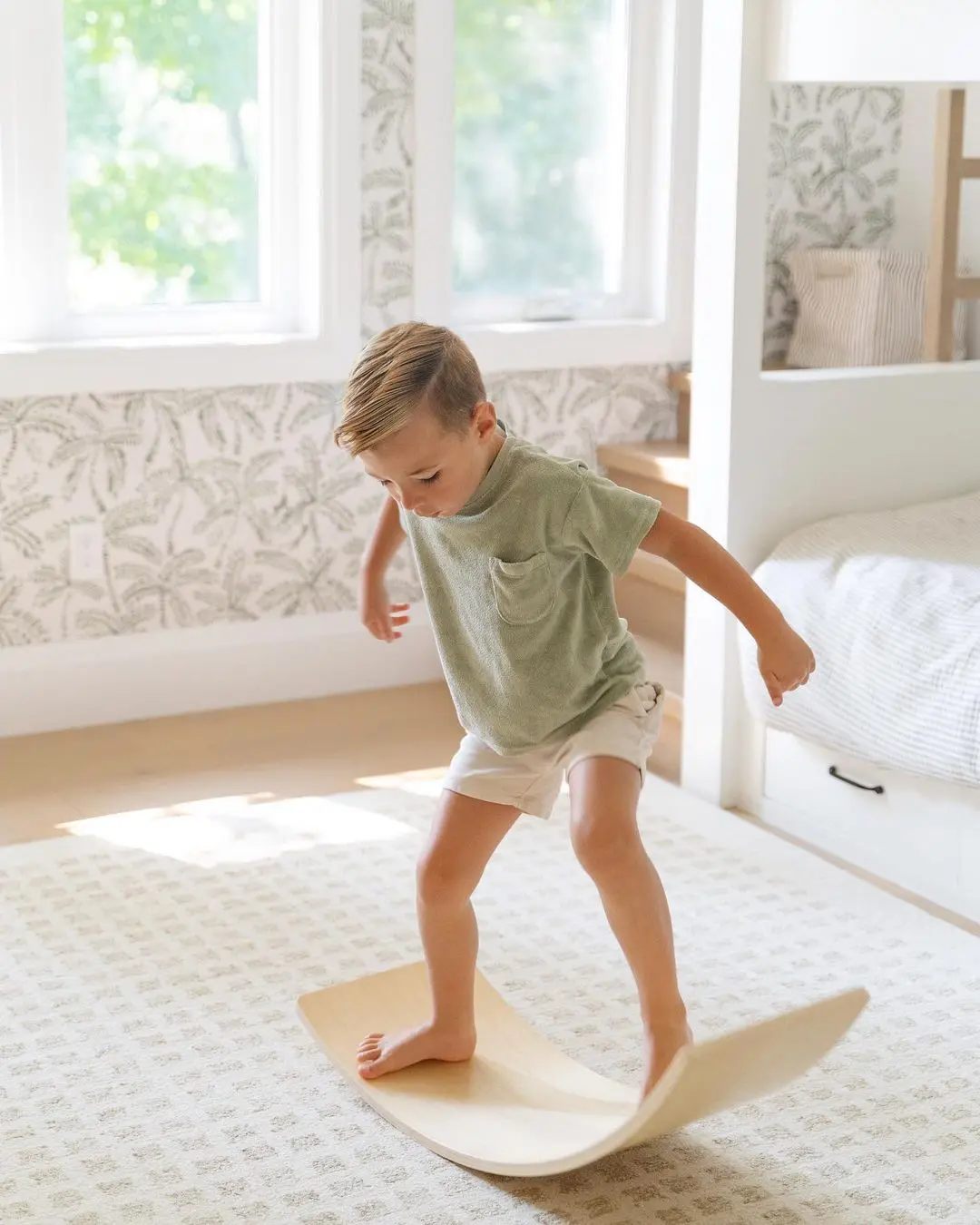 Wobble Balance Board, Wooden Montessori Toy Rocker Board Natural Wood Kids Toddler Open Ended Learning Toy Yoga Curvy Board for Adult Office Classroom Christmas Gifts