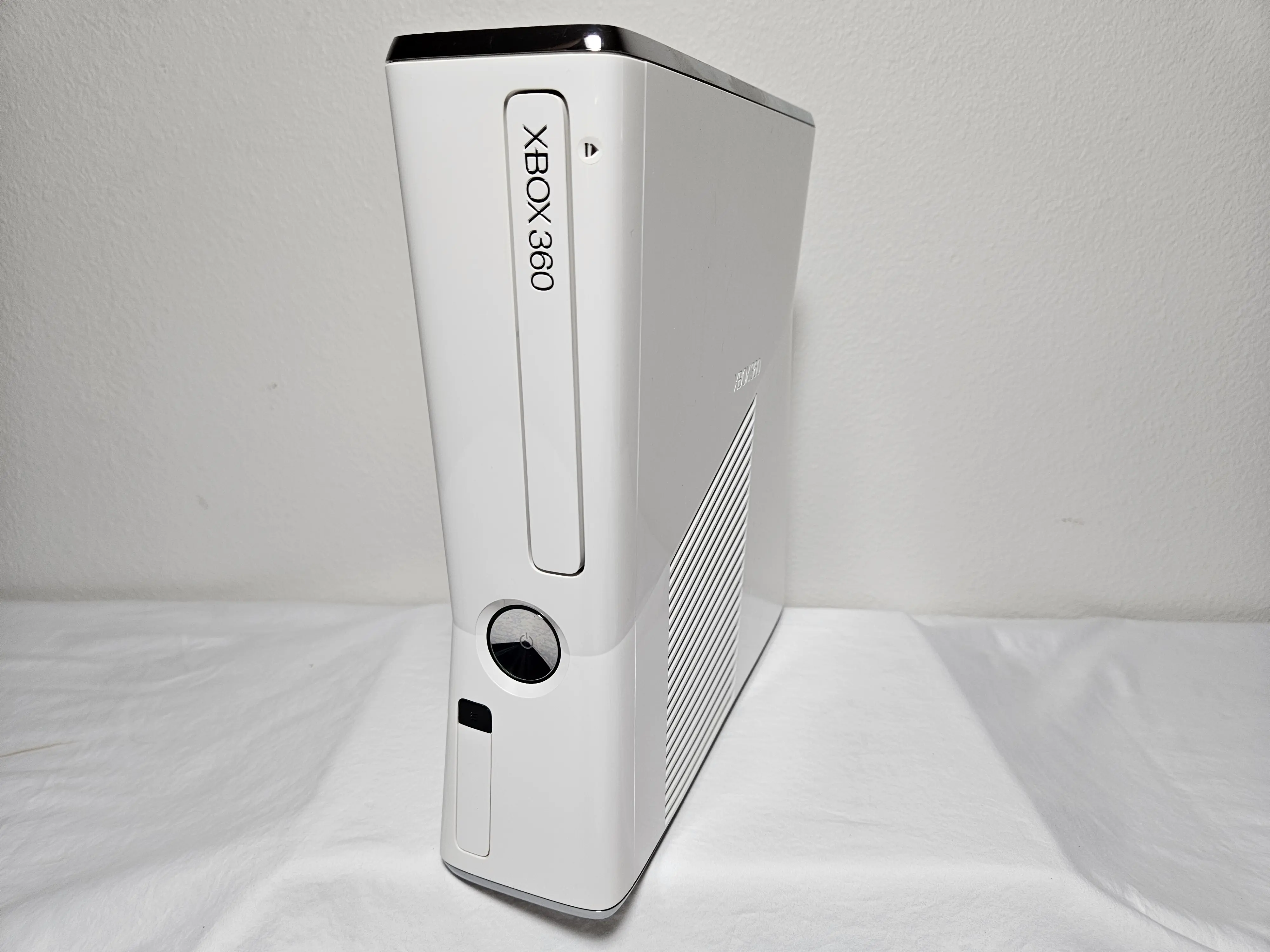Custom RGH White Slim Xbox 360 With 2TB Hard Drive | Xbox Home Gaming Console | Classic Nostalgic Games | Retro Vintage Games | Plug & Play Nostalgia | Perfect Gift For A Gamer | Ultimate Gaming System