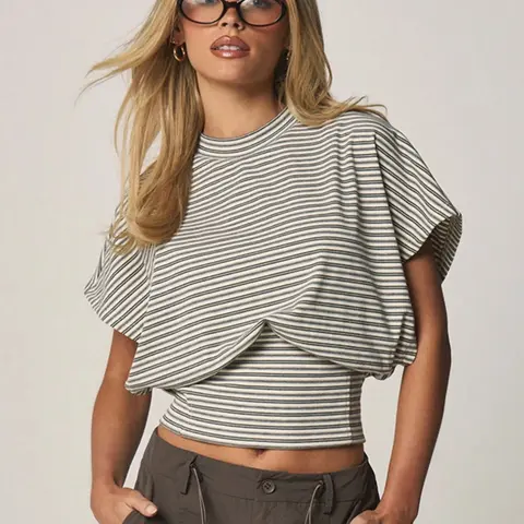 Women's Slim-Fit Striped Crew-Neck Casual T-Shirt with Gathered-Waist Design for School and Parties