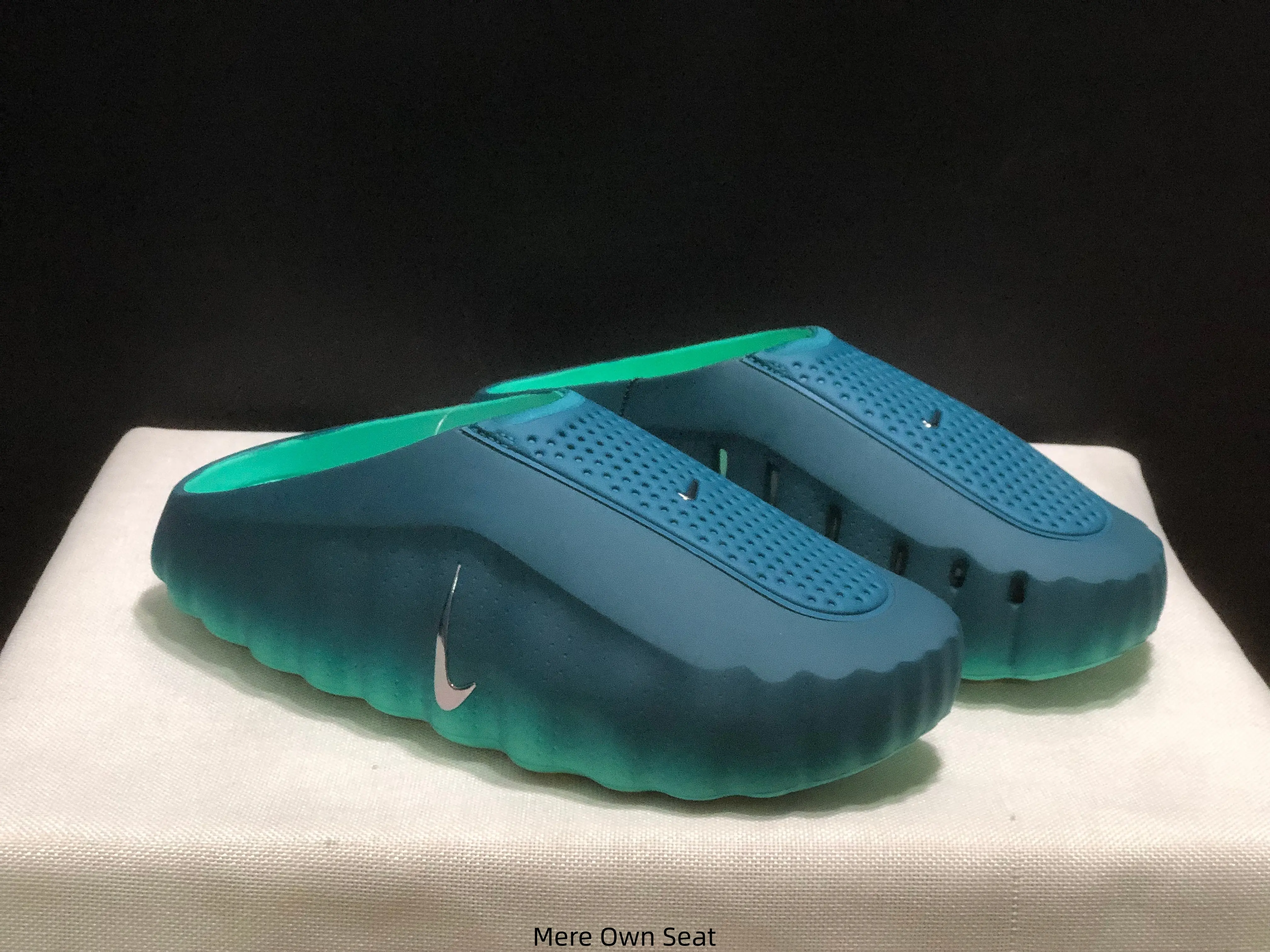 Gradient Blue Green Hollow Platform Slide Sandals Breathable Non-slip Thick Sole Casual Shower Slippers for Indoor Outdoor Wear