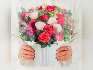 Rosy Radiance Pop-Up Bouquet