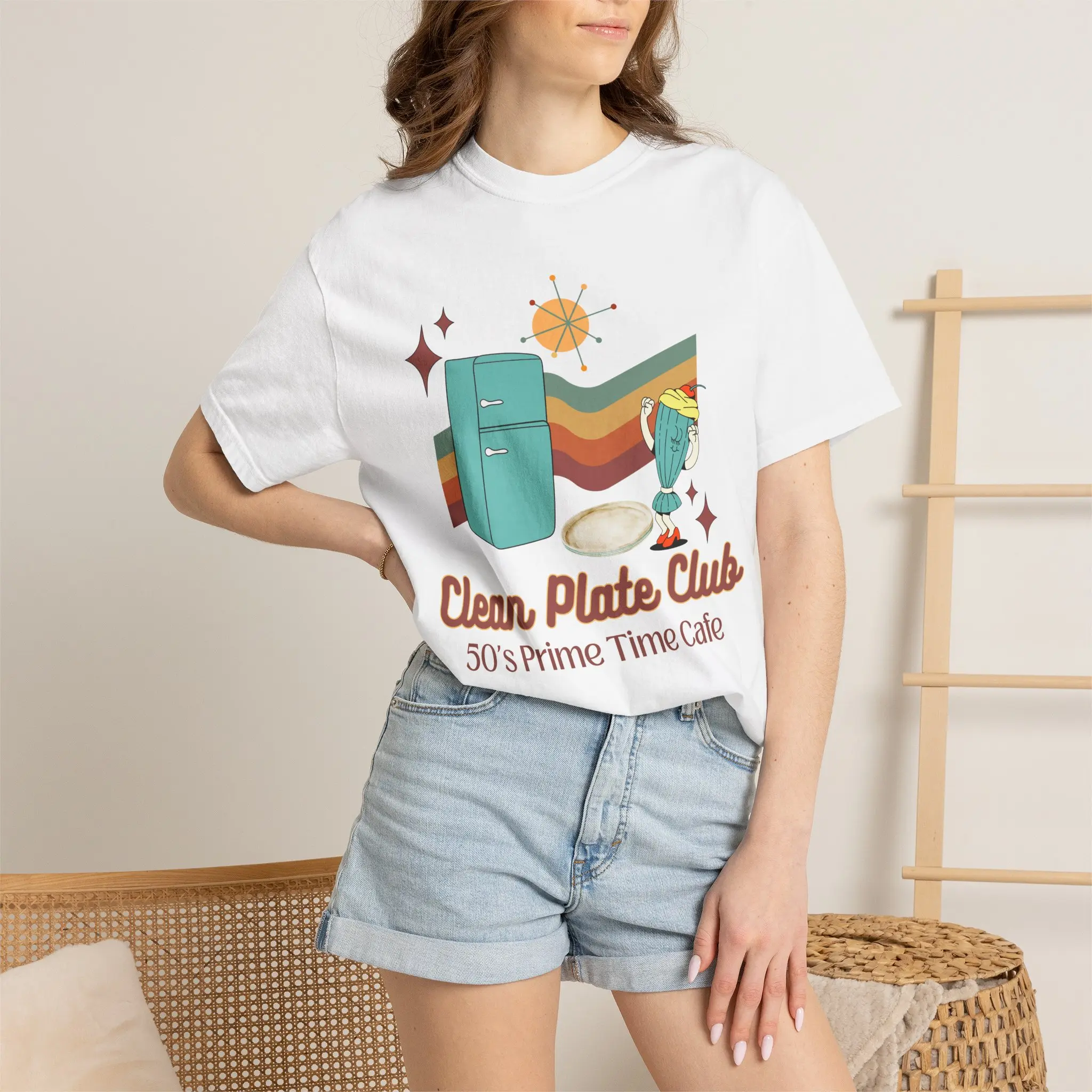 Retro Clean Plate Club 50s Primetime Graphic T-shirt | Vacation Vibe