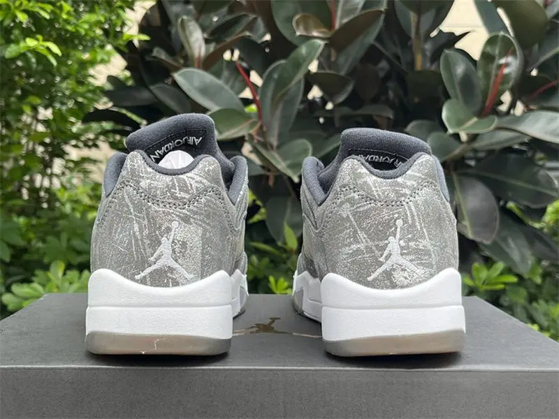 Silver Grey Shiny Printed Leather Honeycomb Mesh Light Grey Sawtooth Cream Gum Low Top Retro Sneakers