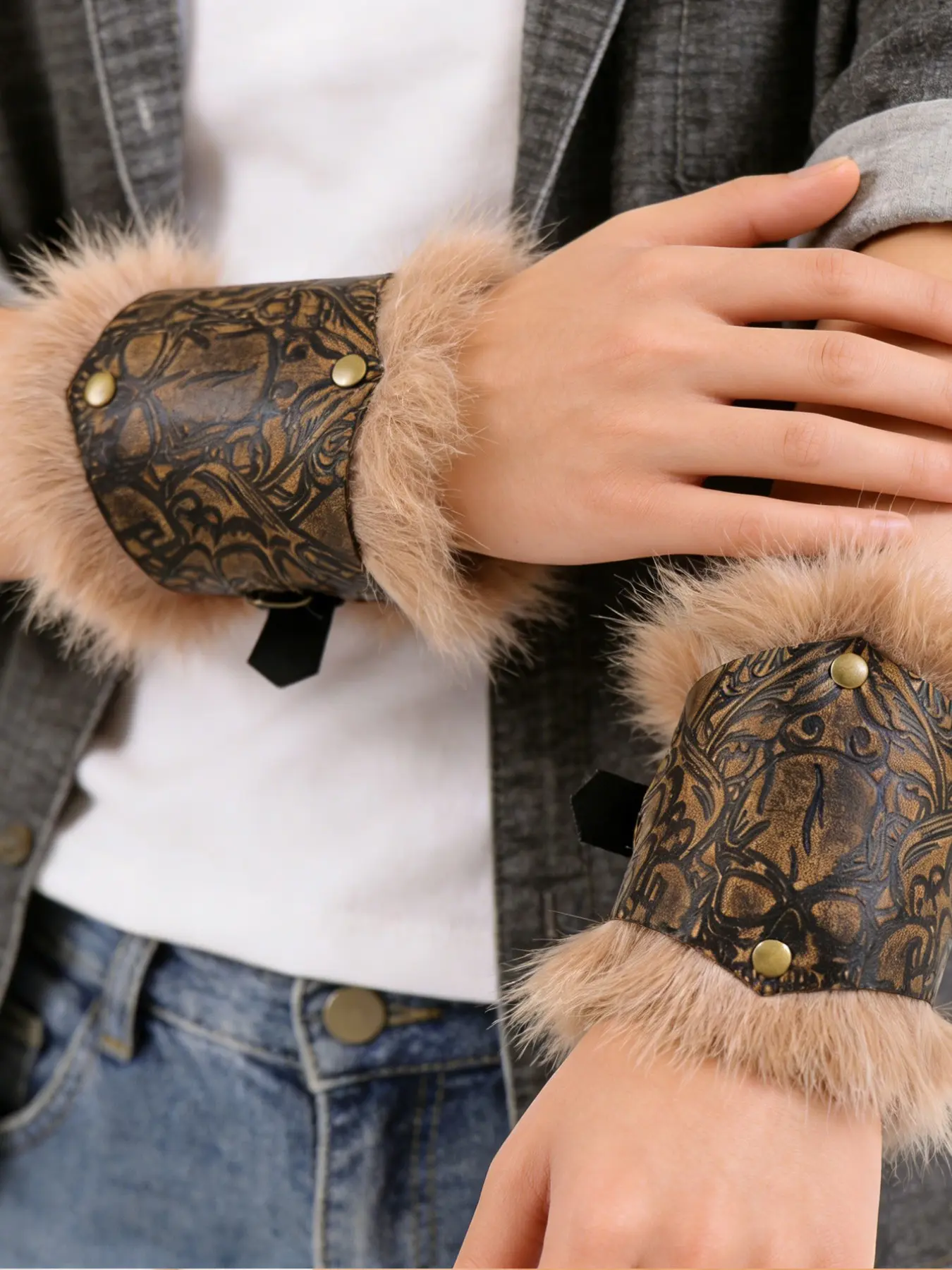 Medieval Viking PU Leather Faux Fur Wristband, Renaissance Knight Bracelet, Unisex Halloween Costume Accessory, Role Play Set, Two-Piece, Aesthetics